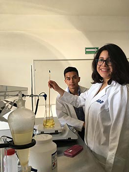 Laboratorio de química y biocombustibles. Responsables: doctoras Nallely Tellez y Beatriz Graniel