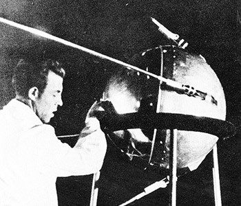 Imagen tomada de: http://www.esa.int/var/esa/storage/images/esa_multimedia/images/2007/10/sputnik_1_before_launch _in_october_1957/10243271-2-eng-GB/Sputnik_1_before_launch_in_October_1957.jpg