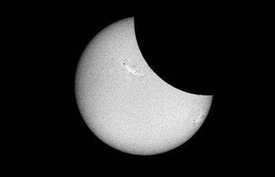 · Imagen del eclipse parcial de Sol del 21 de agosto de 2017 obtenida con el Telescopio Solar del INAOE en Tonantzintla