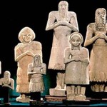 Estatuillas representando distintos dioses y diosas sumerios