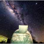 Telescopio OASI en Itacuruba, Brasil. Crédito: https://www.gov.br/observatorio/pt-br/assuntos/areas-de- atuacao/astronomia-e-astrofisica/oasi/impacton/o-oasi