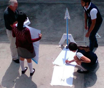 Estudiantes y su profesor-asesor del CETIS 100 de Tepic, Nayarit durante las mediciones