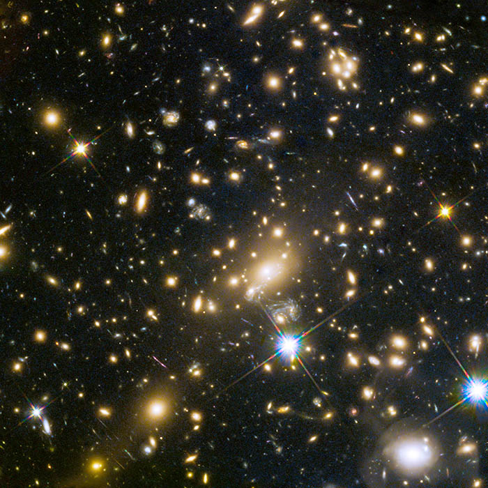 La NASA cuenta con una página web que permite al usuario ver una imagen obtenida por el Hubble el día de su cumpleaños. El 21 de noviembre de 2014 obtuvo esta espectacular imagen del cúmulo de galaxias MACS J1149.6+2223. https://imagine.gsfc.nasa.gov/hst_bday/november-21