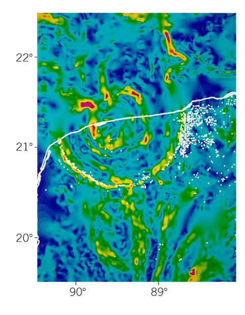 Mapa de gravedad que muestra las características topológicas del cráter Chicxulub. El rojo y el amarillo indican una alta grave- dad, mientras que el verde y el azul son mínimos de gravedad