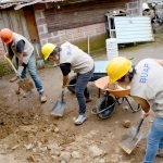 Participación de alfabetizadores del CUPS en tareas de remoción de escombros en la localidad de Santa Cruz Cuatomatitla (Tochimilco, Puebla), después del sismo del 19 de septiembre de 2017. Fotos: I. Iván Nava Fernández