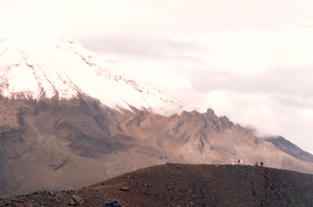 En la cima de Sierra Negra (a finales de 1993) donde estábamos instalando instrumentos para el estudio del sitio