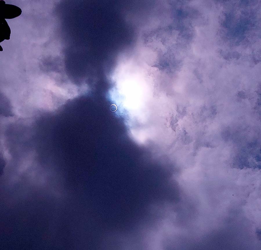 Eclipse anular desde Dzibalchén, Campeche. Foto: Verónica Cuapanteca y Raúl Mújica Astorga