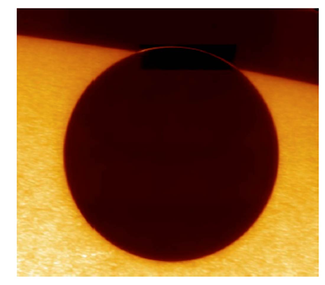 Efecto de aureola de Venus en tránsito de Venus 2004 con el Telescopio Solar Sueco de 1m ubicado en Roque de los uchachos (La Palma, Instituto de Astrofísica de Canarias).