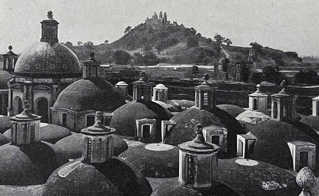 Cúpulas de la Capilla Real, Cholula, Sumner Warren Matteson, The New Revised Complete Guide and Descriptive Book of Mexico, Chicago, 1908, p. 101